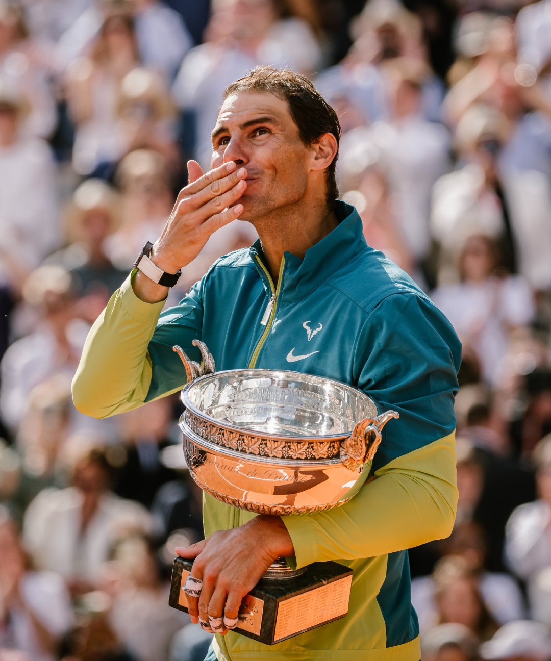 爱游戏手机版纳达尔重返赛场，爆冷首场状态出色，热火观众沸腾！的简单介绍